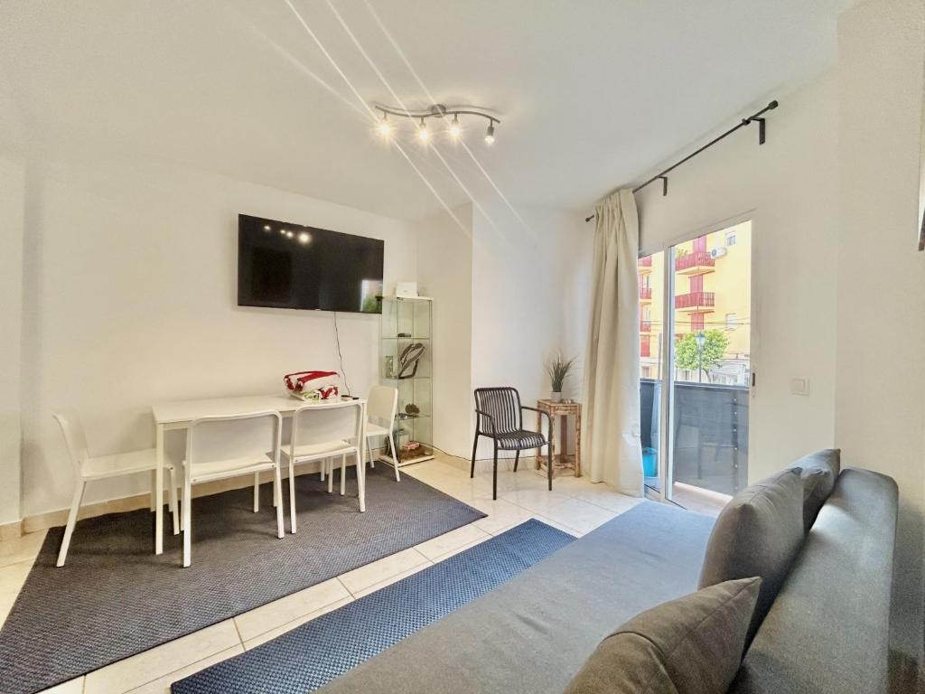 Cómodo Apt 2 Hab + 2 Baños | Fuengirola Centro - 2