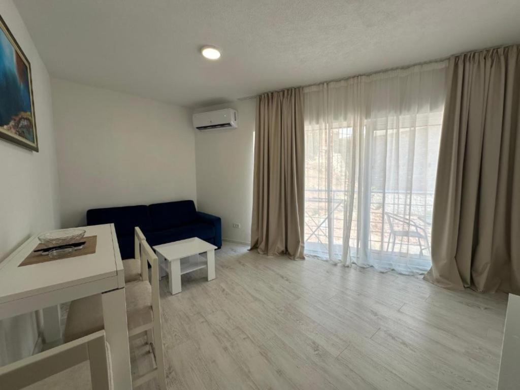 Apartments Sea Side - 4