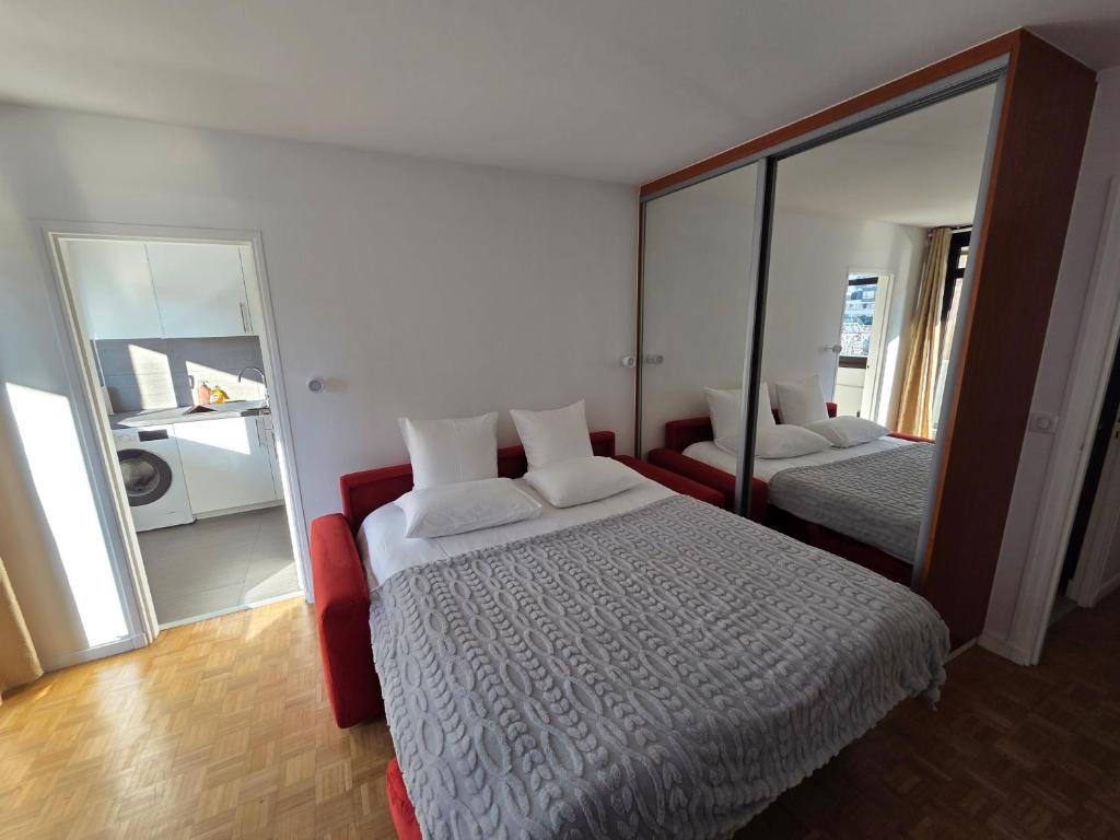 Perfect Appart Living-Staying in Paris - Sun & Eiffel Tower - 1