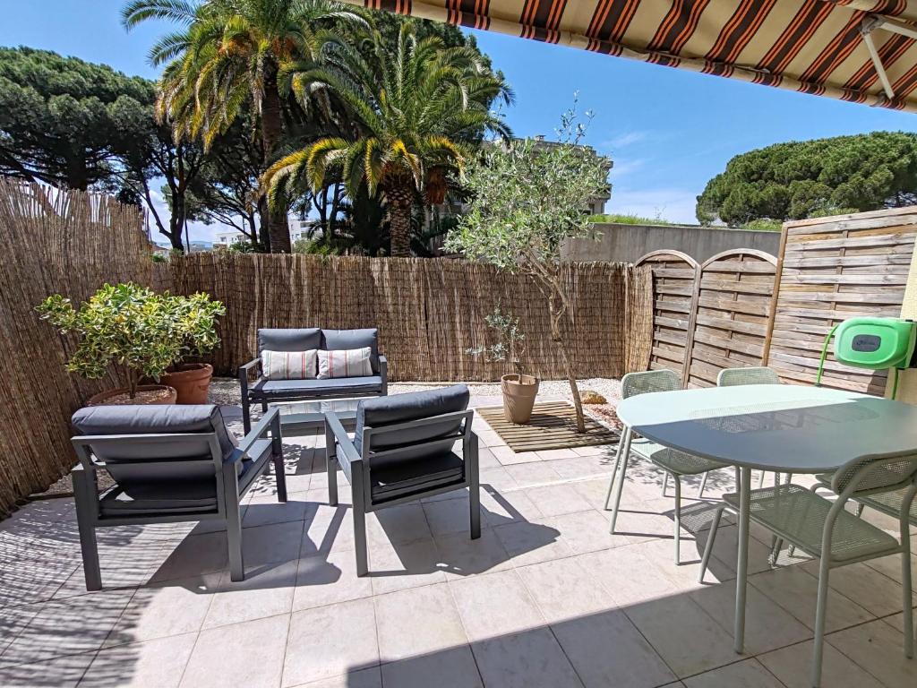 Studio avec coin nuit climatisé avec grande terrasse et parking au pied de la Marina et de la plage de Fréjus - 3