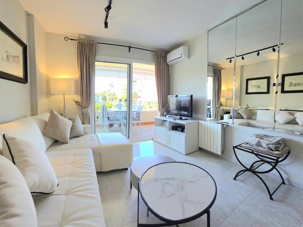 Sensu at Carihuela Park Palace Luxury Luxury one bedroom apartment with pool and private parking by NAMASTE ELITE - 1