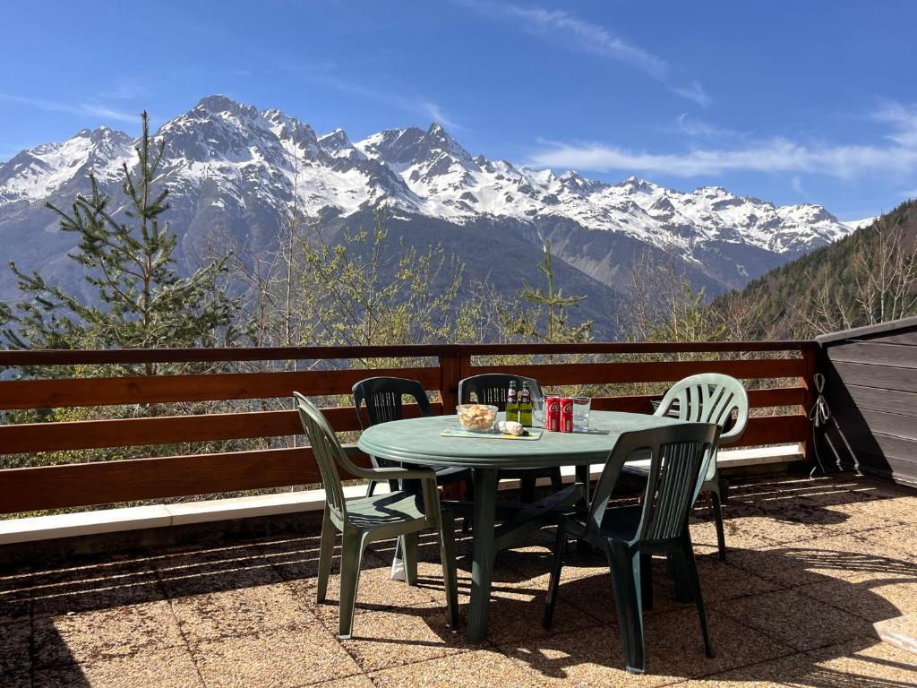 Mountain ski apartment with superb views - 1