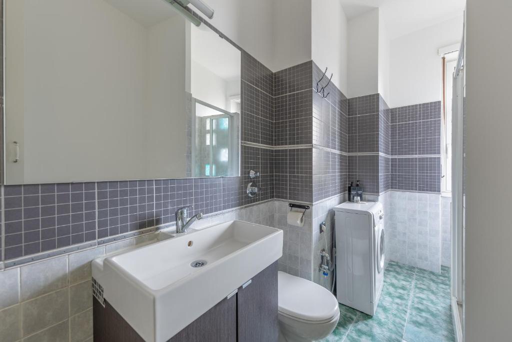 Panoramic Loft in Milan with Balcony - AC & WiFi - 4