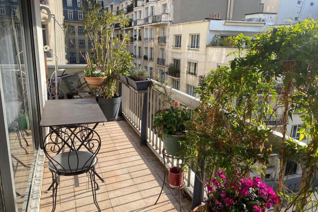 Auteuil 16th Prestigious Apartment with Balcony managed by Mey Agency - 3