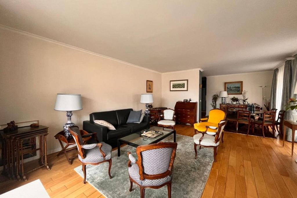 Auteuil 16th Prestigious Apartment with Balcony managed by Mey Agency - 2