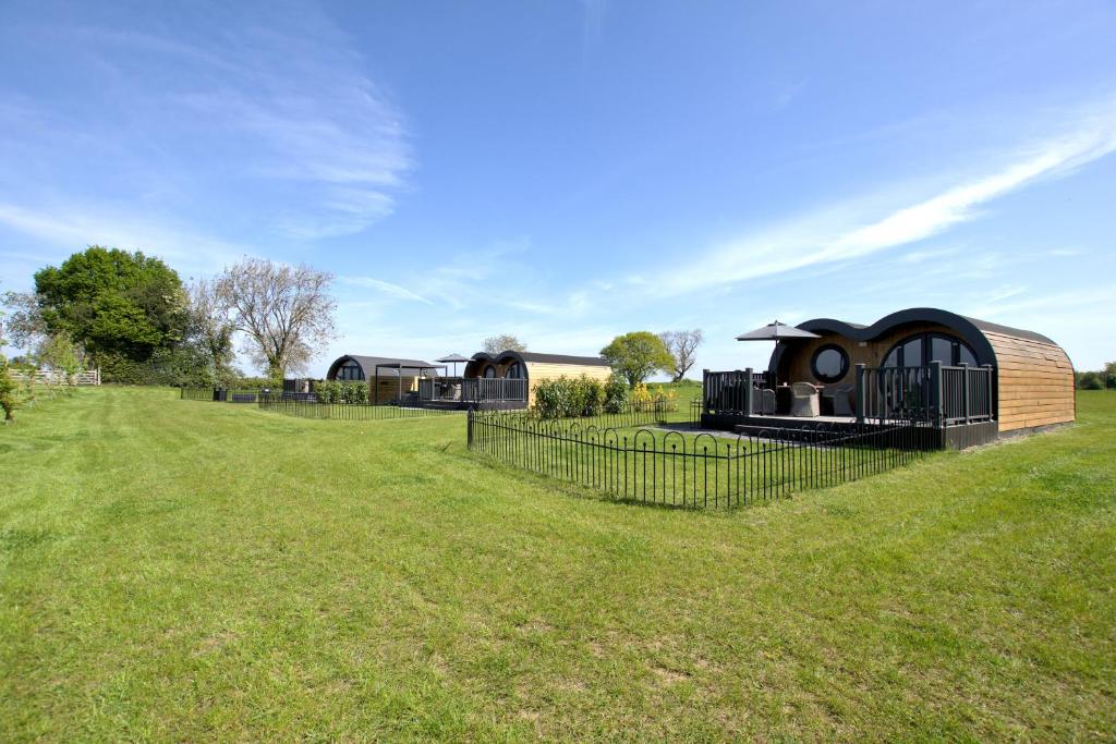 Hollins Farm Lodges, Arkendale - pet-friendly stay