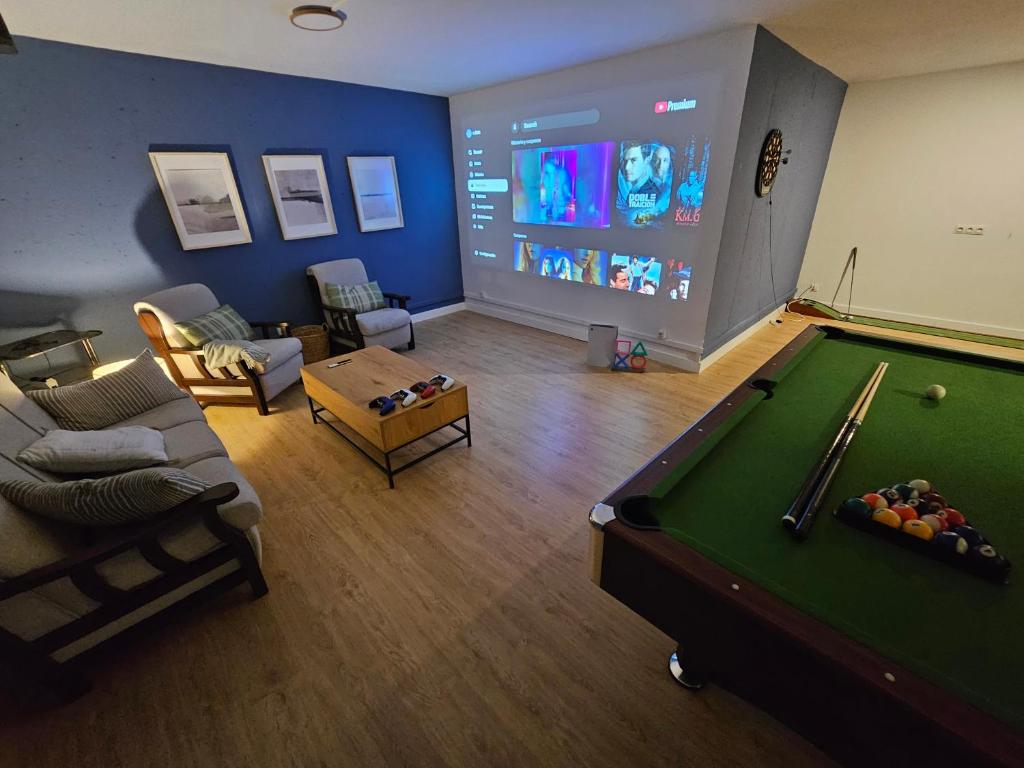13 Guest Villa 3 min Walk to Beach BBQ Cinema Perfect for Groups - 2