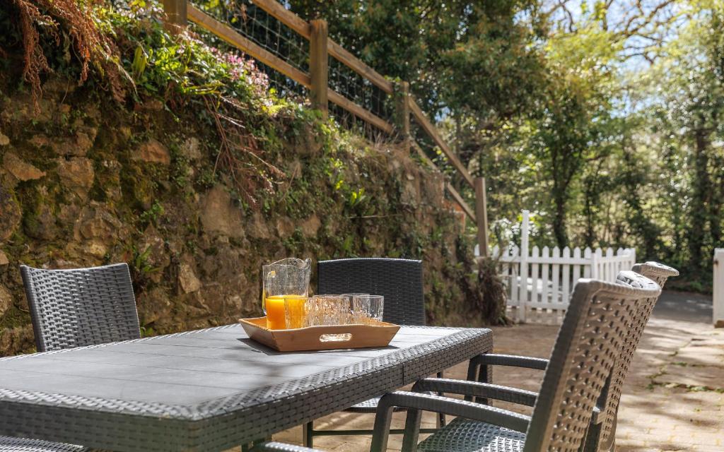 1 Apse Castle Cottage photo 6