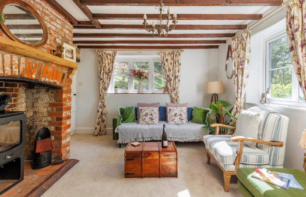 1 Apse Castle Cottage photo 2