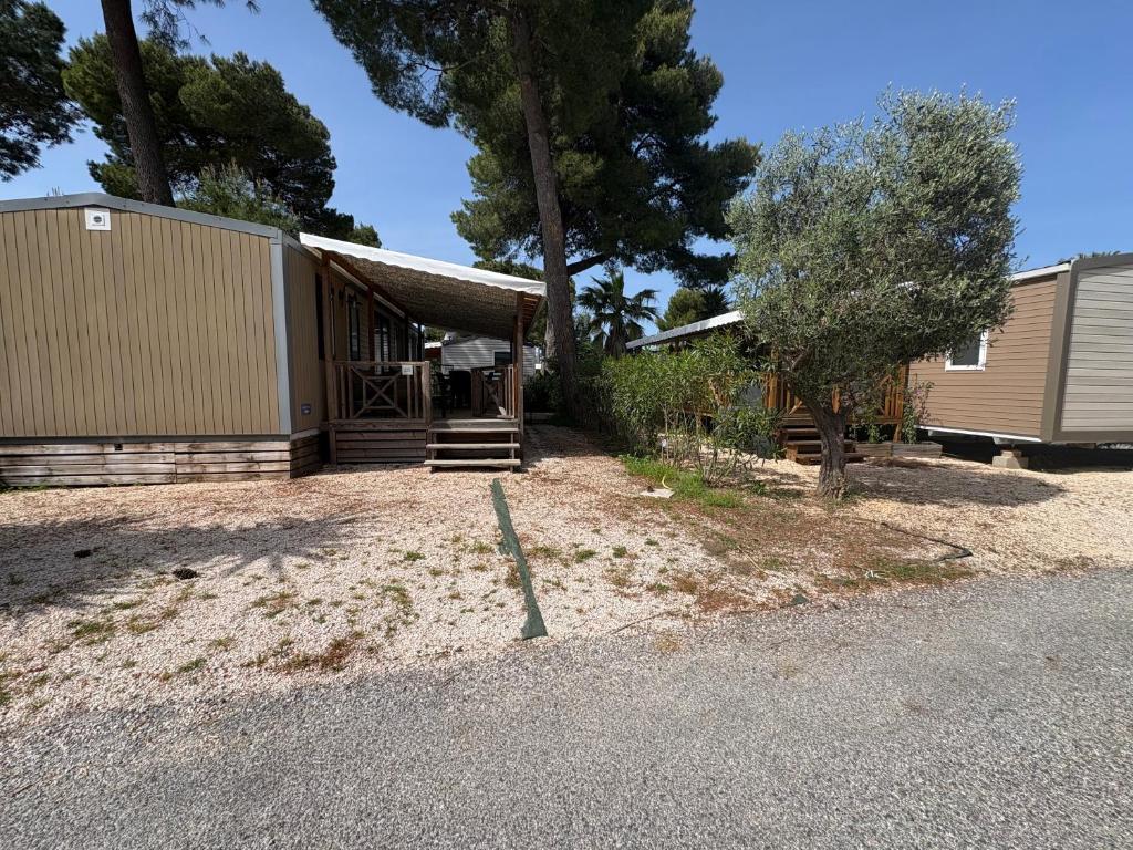 Bungalow - 6 personnes dans un camping avec piscine - 2
