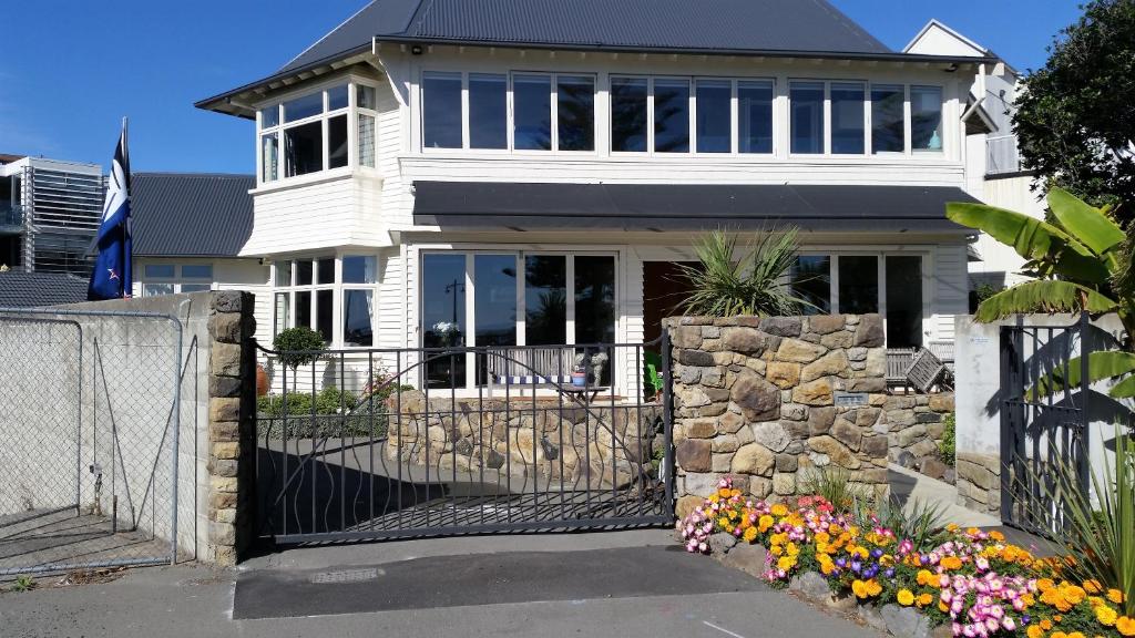 Cave Rock Guest House — Hotel in Christchurch