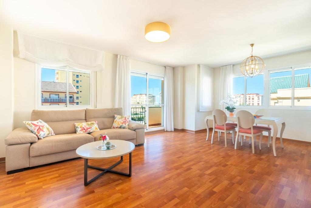 WintowinRentals Penthouse Ideal for Families in Torrox Costa - 2