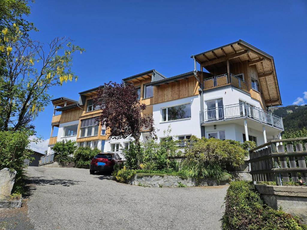 Haus am Hügel - 2