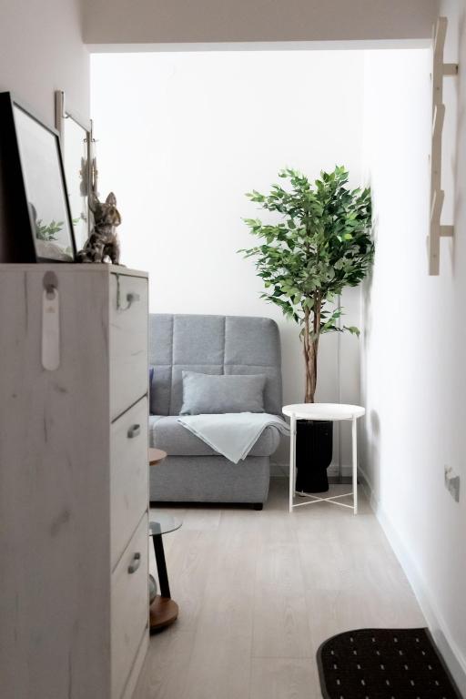 Stylish Apartment with Free WiFi 3 min to BIG Mall Quiet and Well Connected - 2