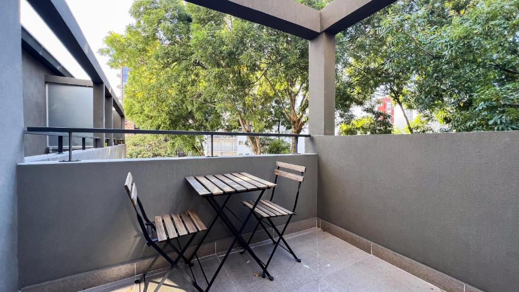 Depto Nayla - Studio en macrocentro para 2 personas con balcon - Hola Sur - 5