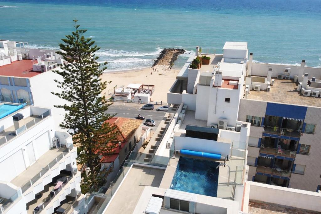 Sunny Waves & Coast 2 Apts, 6BR, AC & Heated POOL - 1