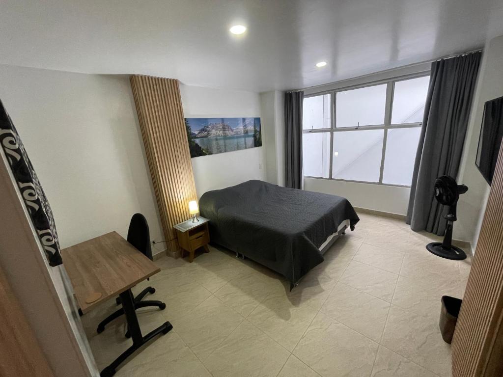 2BD Laureles, Sauna Cold Plunge 400MB Wifi 2 Desks - 5