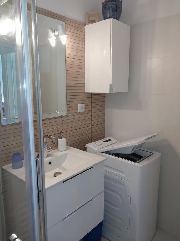 Appartement lumineux de 55 m2 avec 2 chambres, jardin de 90m2 et accès plage et commerces à pied - 5