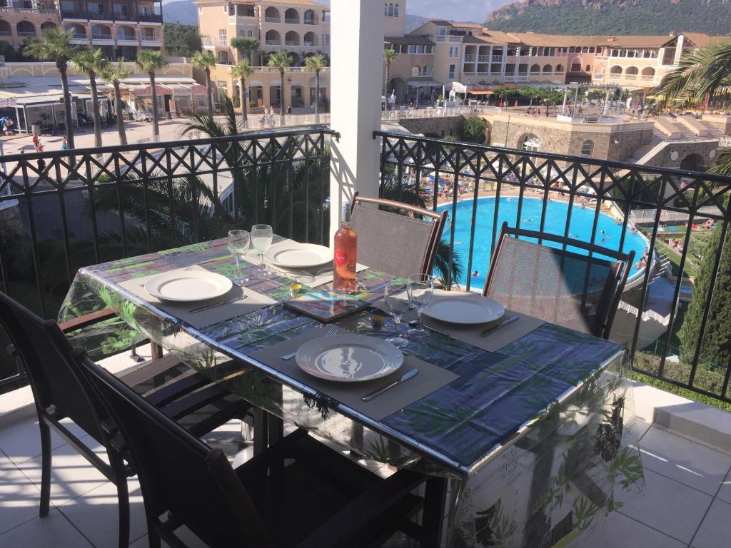 Vacances Cap Esterel PESSY appart 4 personnes avec une magnifique vue mer piscines et massif de l Esterel - 2