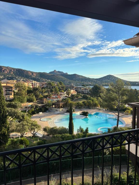 Vacances Cap Esterel PESSY appart 4 personnes avec une magnifique vue mer piscines et massif de l Esterel - 1
