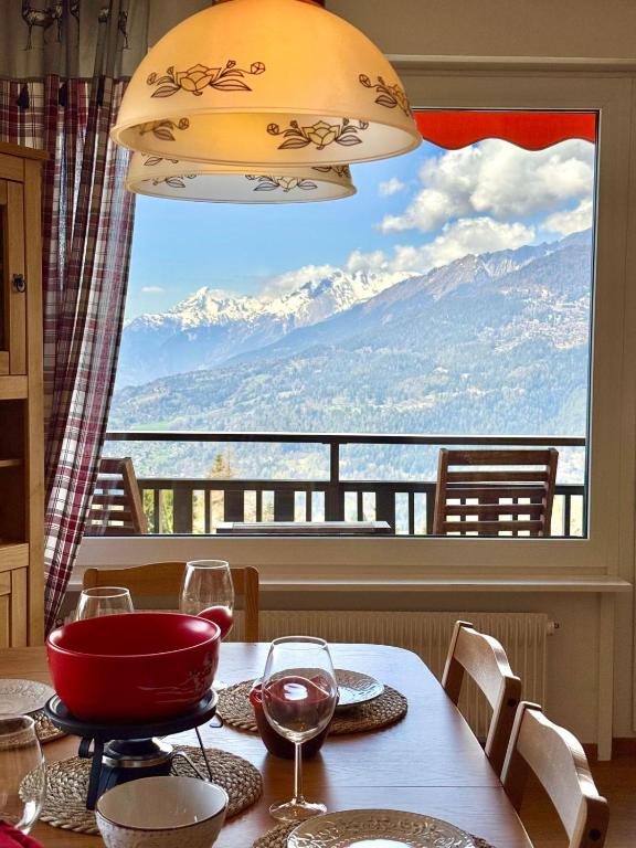 Sunny Alpine Apartment - 180 View - 2