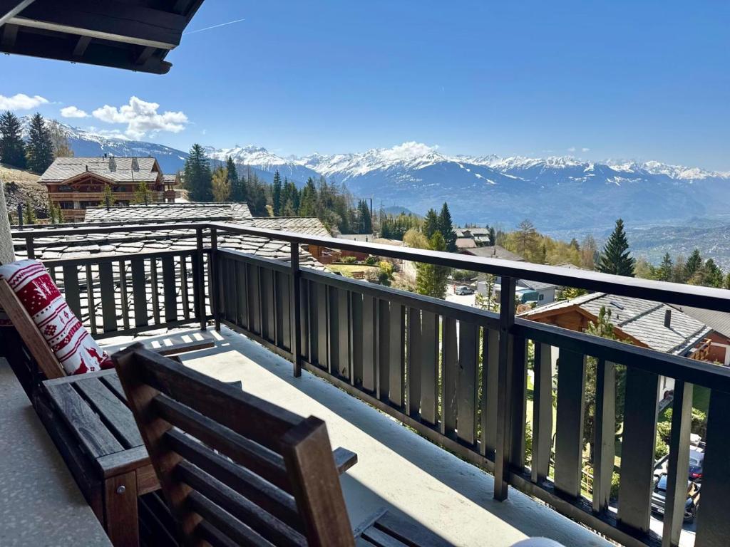 Sunny Alpine Apartment - 180 View - 3