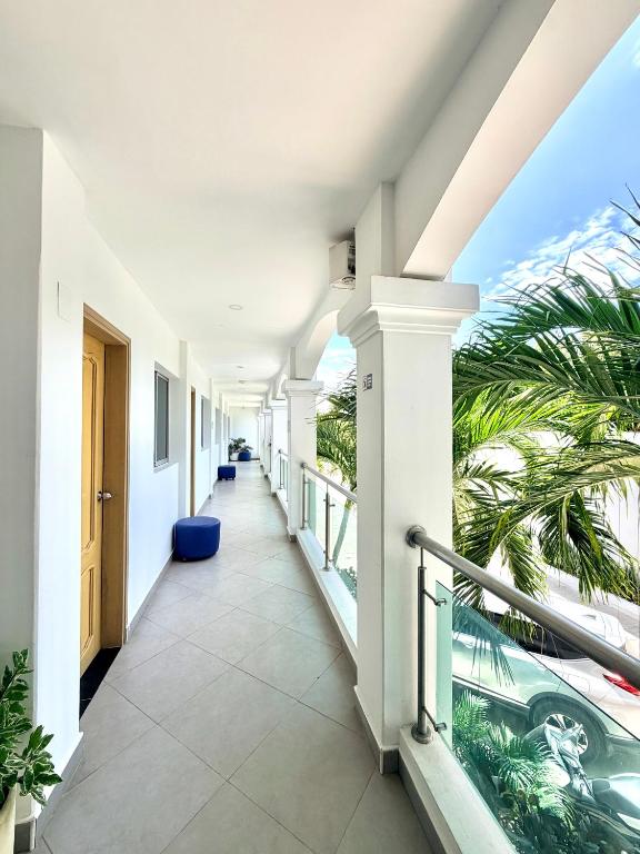 Hotel La Mansion - 2