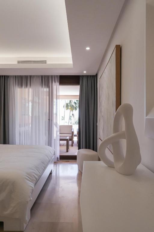 Luxury Urban Oasis with Sea View - 4