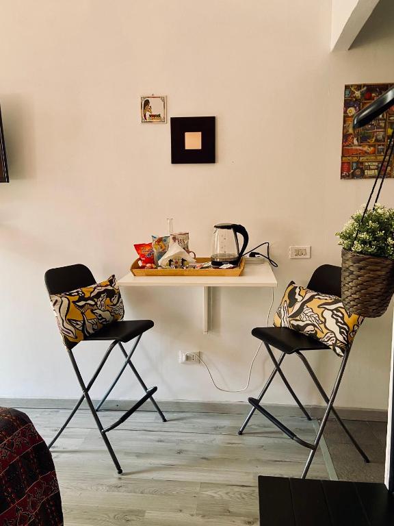 "Little Sicilian Home"-room with a private bathroom & kitchen -fridge - and shared a beautiful terrace on Hostel Taormina Center - 2