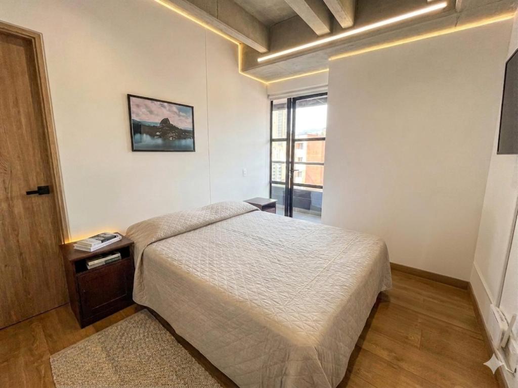 Modern Apartment with Balcony | Near El Poblado - 2