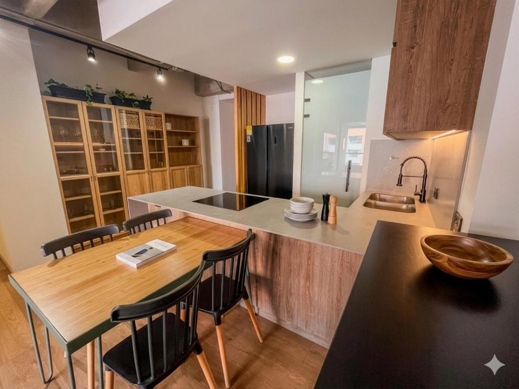 Modern Apartment with Balcony | Near El Poblado - 4