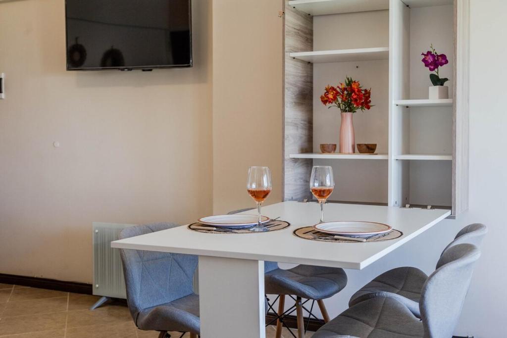 BT Homes - Studio Renovado & Moderno a Metros Mar - 5