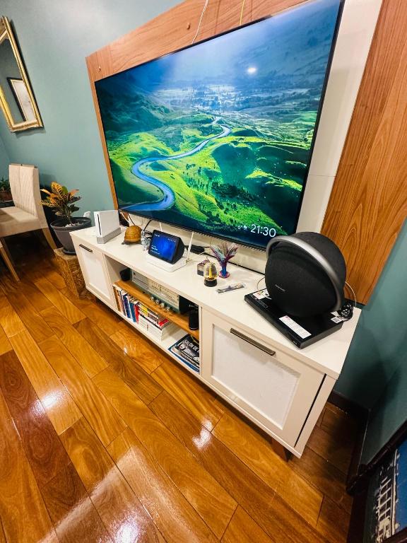 Luxury one bedroom apartment, high amenities - 5