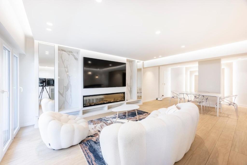 Juan-les-Pins 2BR Design Apt Walk to Beach - 4