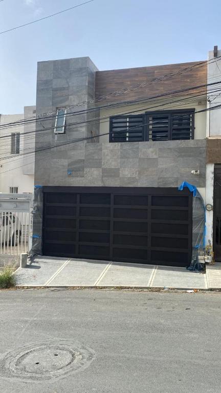 Hermosa Casa con Espectaculares Vistas al Sur de Mty - 2