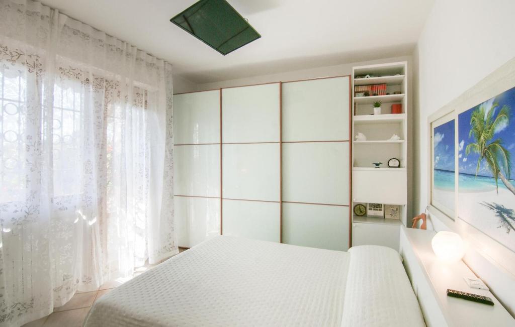 2 Bedroom Gorgeous Apartment In Marina Di Massa - 4