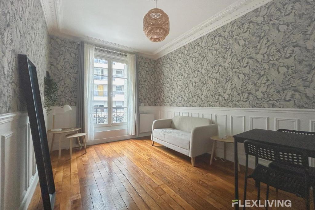 Bright and Charming 2-Bedroom in the Heart of the 5th - 1