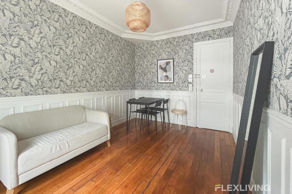 Bright and Charming 2-Bedroom in the Heart of the 5th - 4