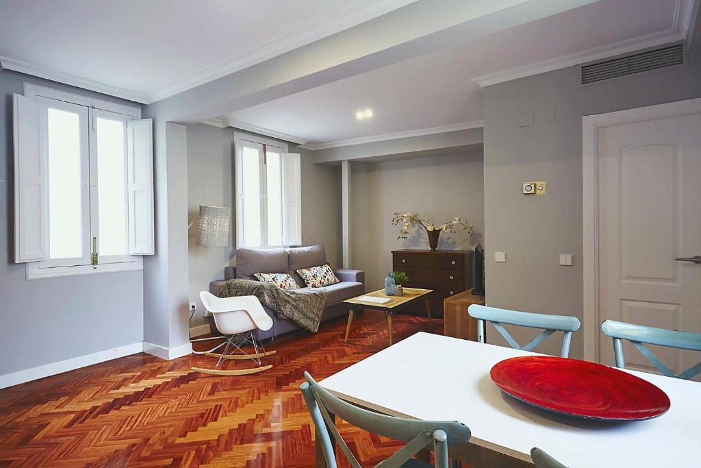 Apartamento V Alcalá-Retiro. Ideal parejas - 2