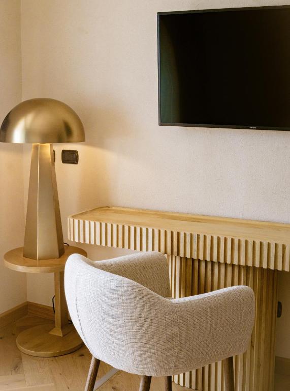 Hotel Mercedes — Hotel rooms in Limone sul Garda, Lombardy