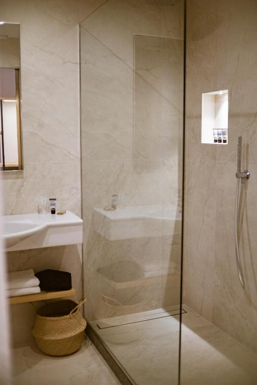Hotel Mercedes — Hotel rooms in Limone sul Garda, Lombardy