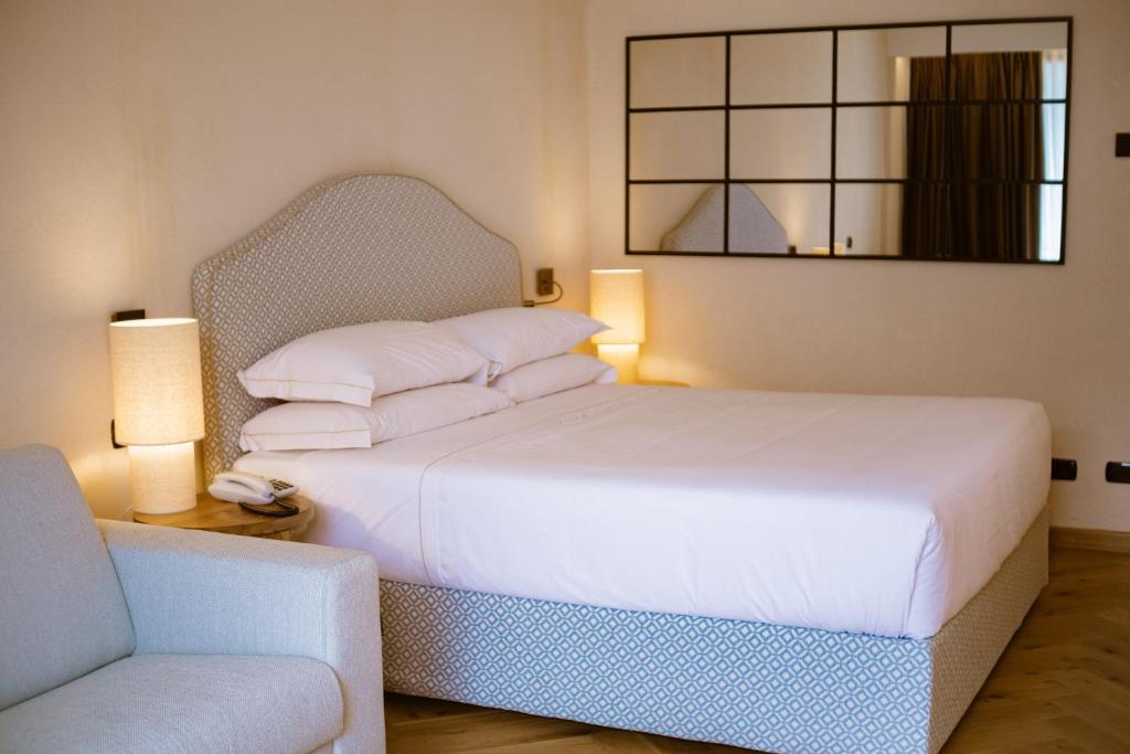 Hotel Mercedes — Hotel rooms in Limone sul Garda, Lombardy