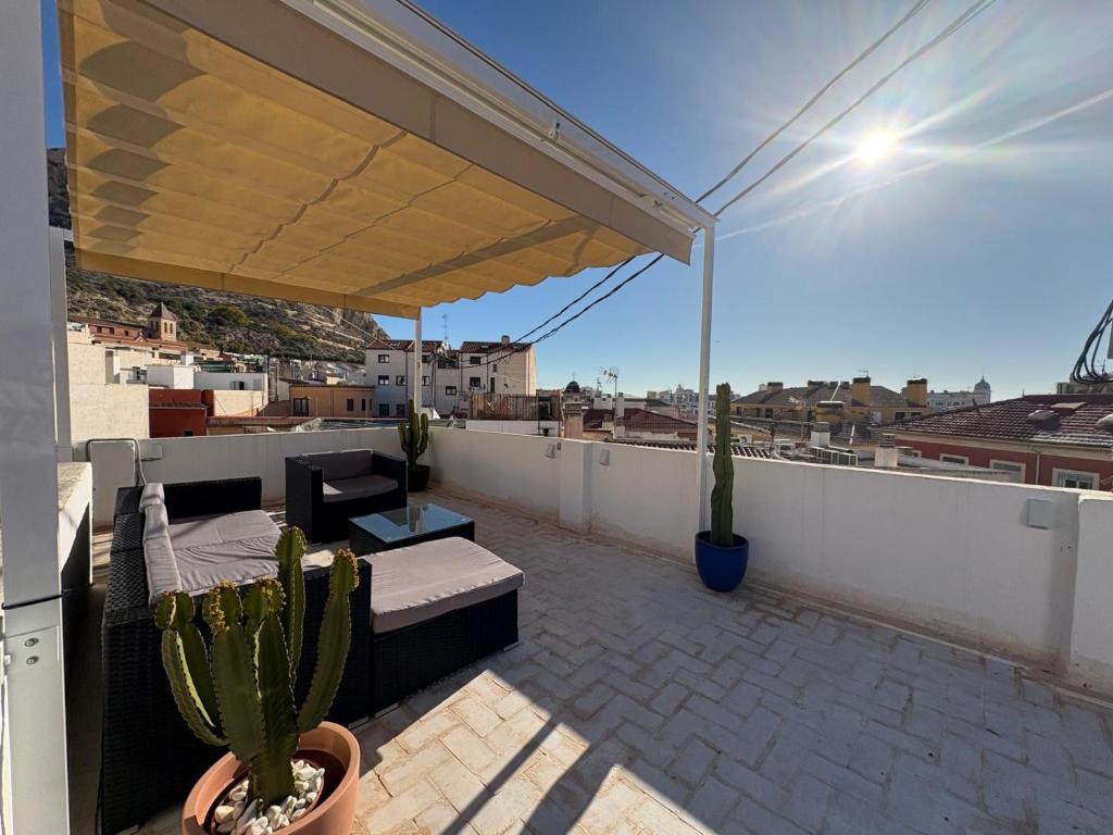 Rooftop Terrace Apartment in Alicante Old Town - 1