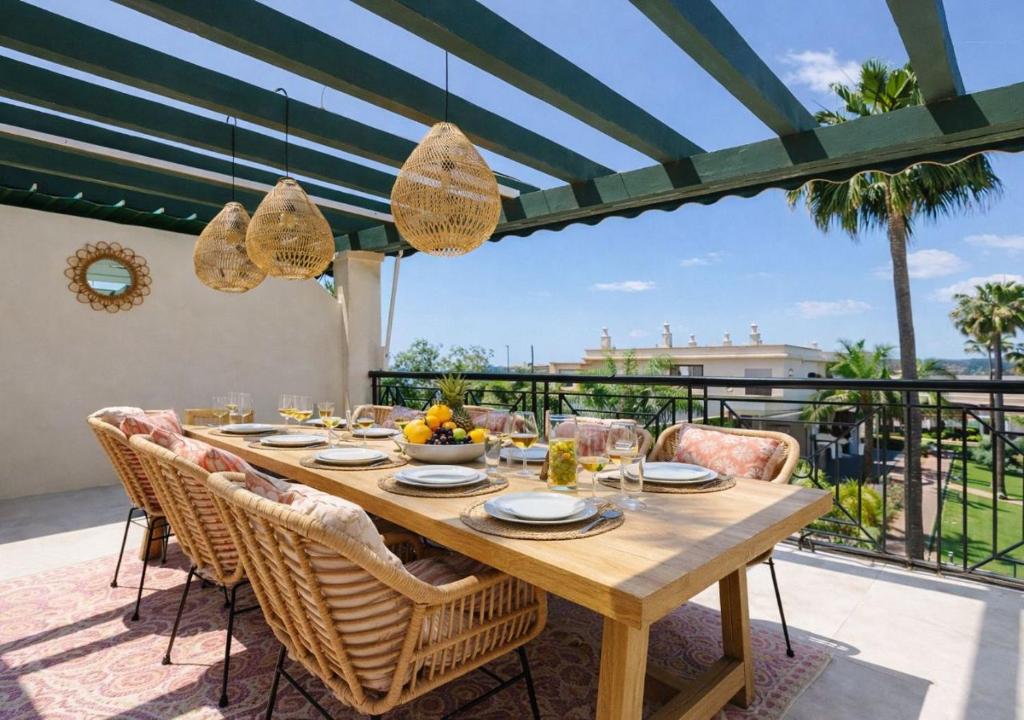 StayatSas Marbella Luxury 2 BR Apartment, 80 m2 Private Terrace, Huge Pools, Private Parking Walk to Beach & Puerto Banús - 4