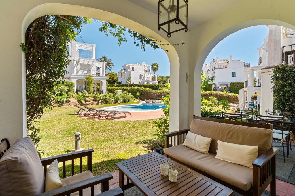 57 Townhouse with Pool & Rooftop Terrace in Duques - 2