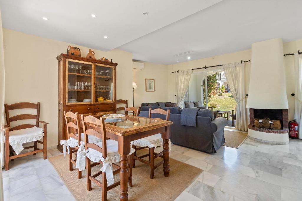 57 Townhouse with Pool & Rooftop Terrace in Duques - 3