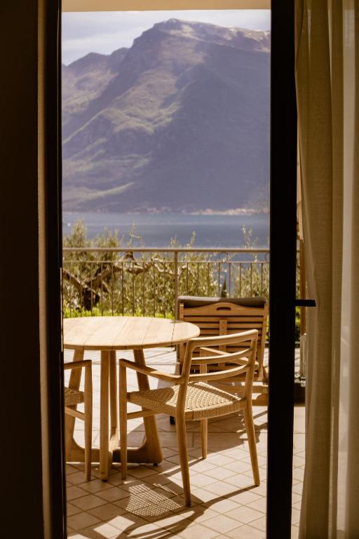 Hotel Mercedes — Hotel rooms in Limone sul Garda, Lombardy