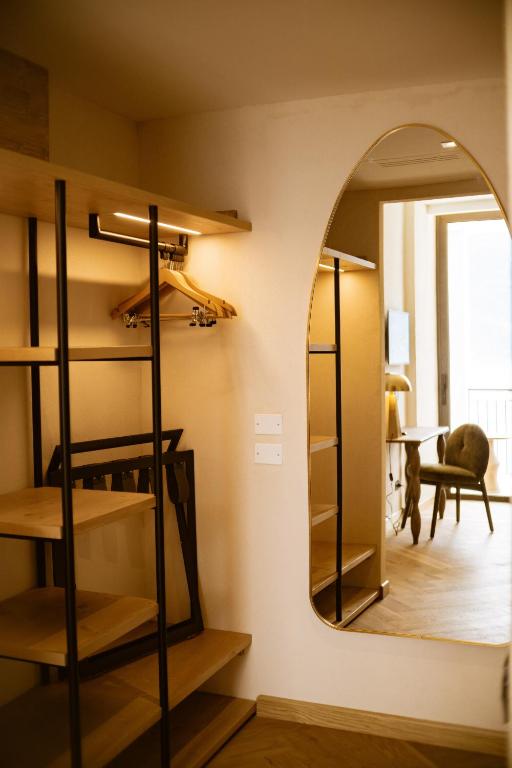 Hotel Mercedes — Hotel rooms in Limone sul Garda, Lombardy