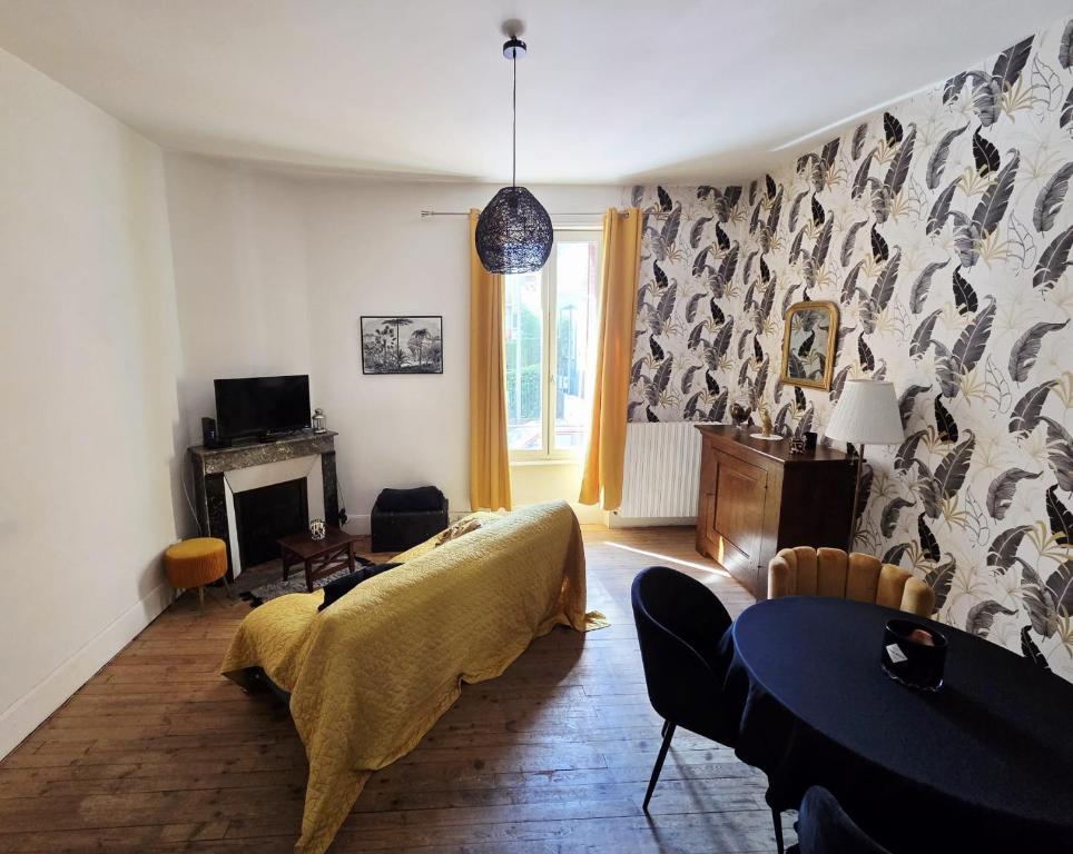 F3 centre ville Clermont proche Tram jardin Lecoq - 1