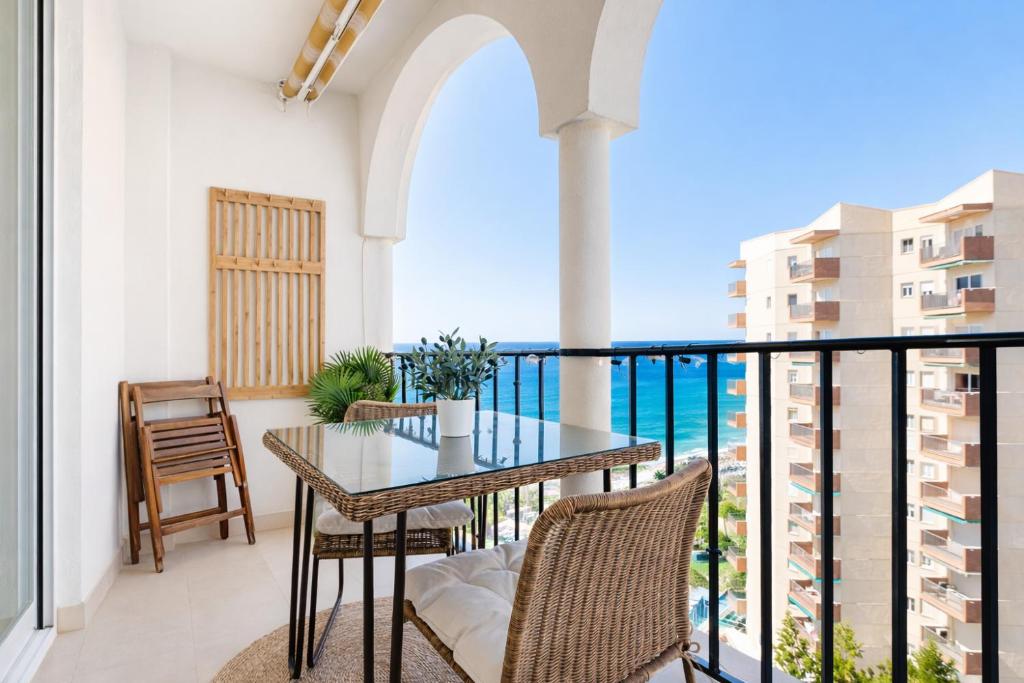 APARTAMENTO EN LA PLAYA CON VISTAS DE ENSUEÑO - 2